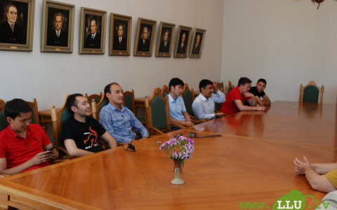 Kazahstānas studenti viesojas LLU